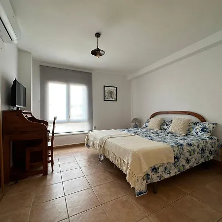 Spacious For A Big Company Διαμέρισμα